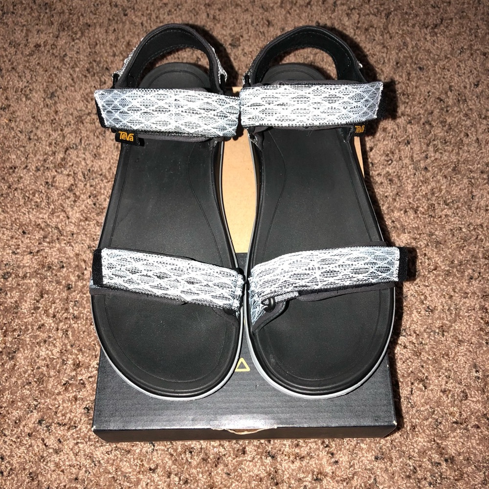 NIB Men’s black/white Teva sandals size 9.5/42.5
